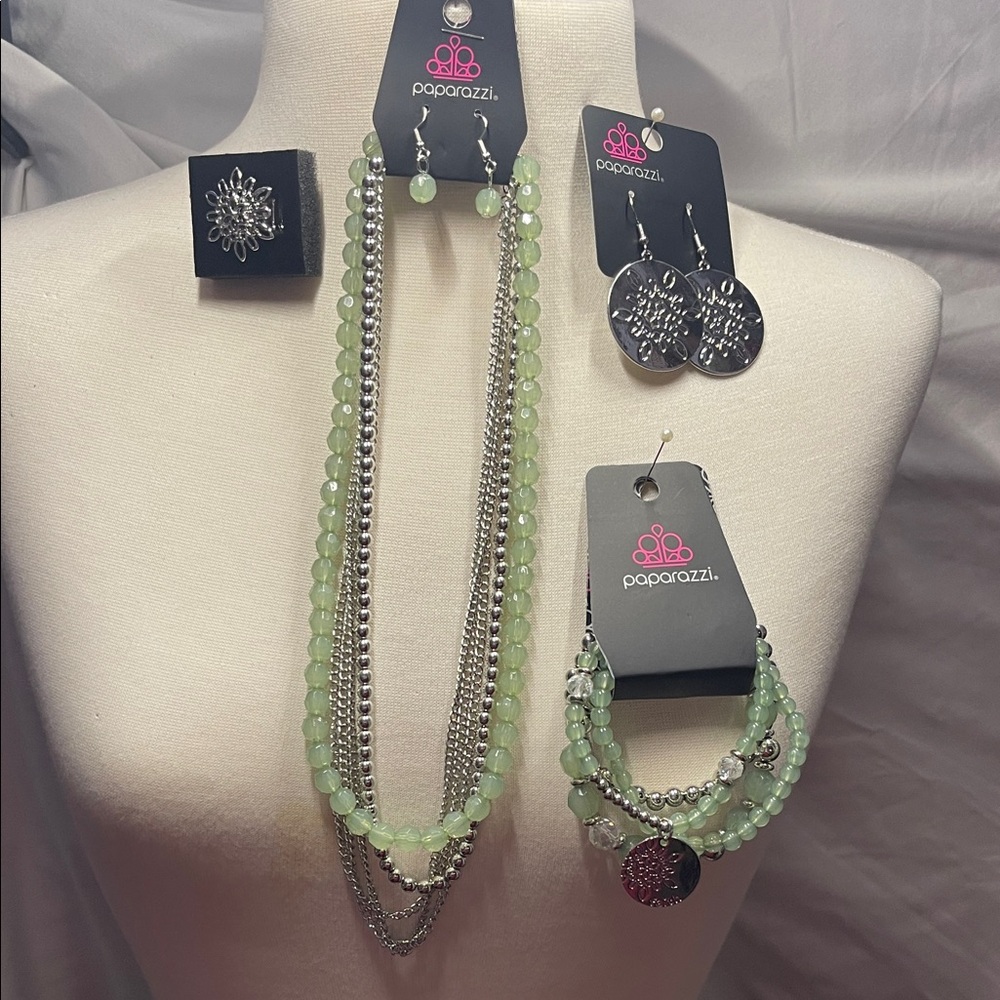 Paparazzi Mint Green and Silver Necklace Set